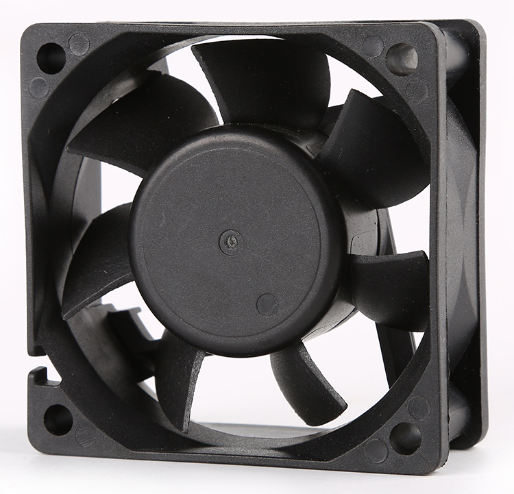 散熱風(fēng)扇卡死不運(yùn)轉(zhuǎn)是怎么回事